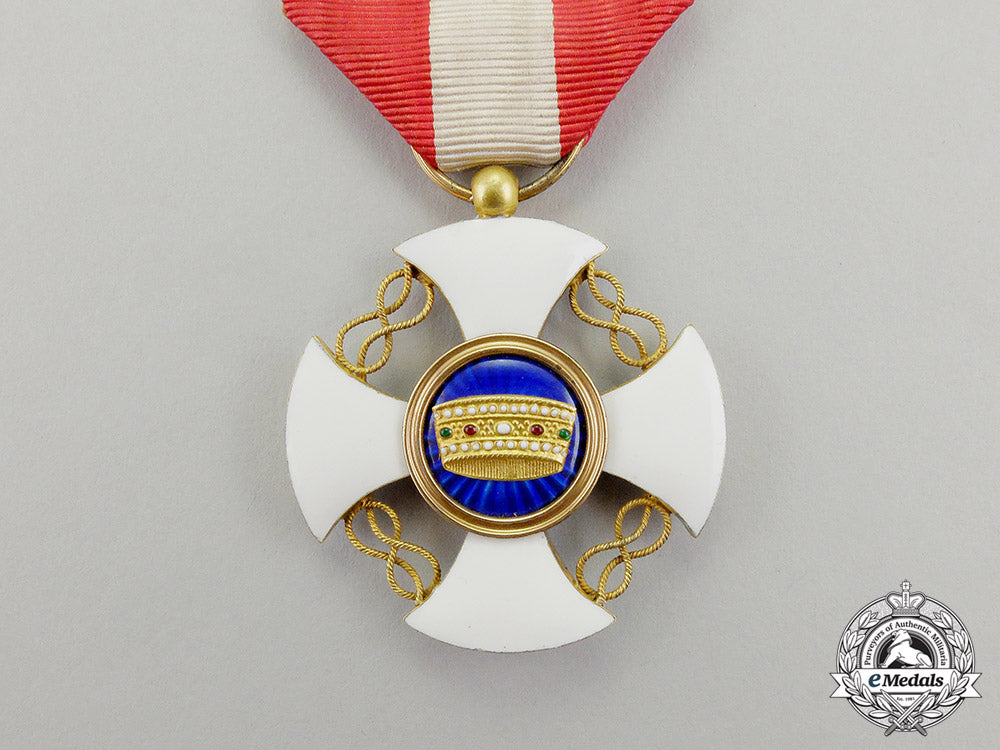 italy._order_of_the_crown;_knight's_cross_in_gold_dd_3350