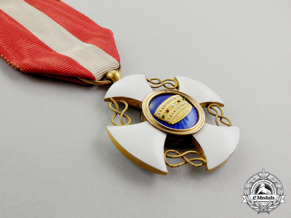 italy._order_of_the_crown;_knight's_cross_in_gold_dd_3353