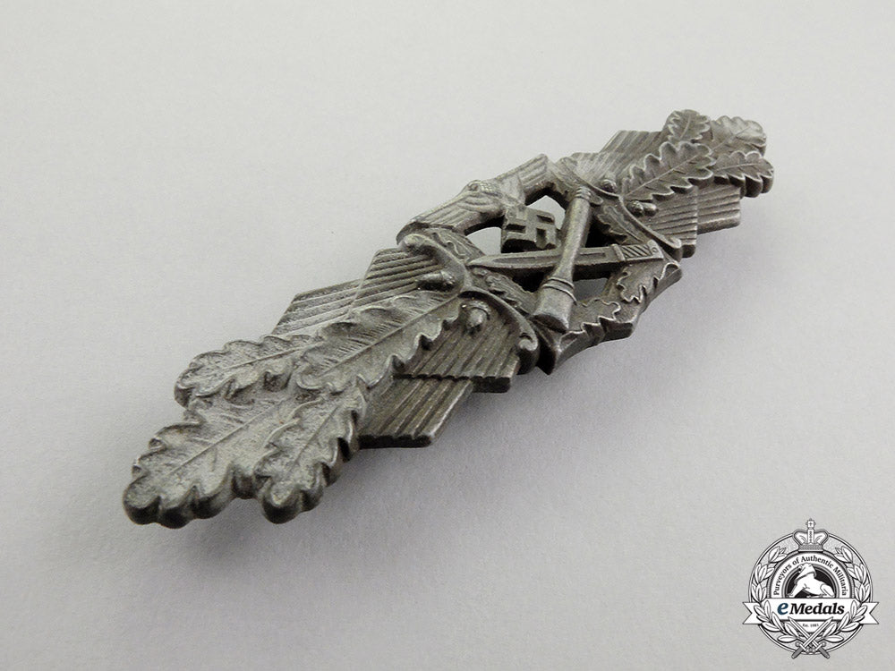 a_bronze_grade_close_combat_clasp_by_friedrich_linden_of_lüdenscheid_dd_3396
