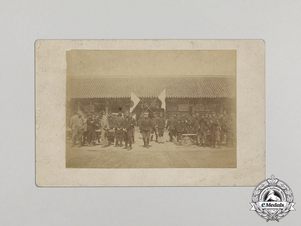 japan._a_first_war_period_photo_of_soldiers_standing_in_a_courtyard_dd_3643