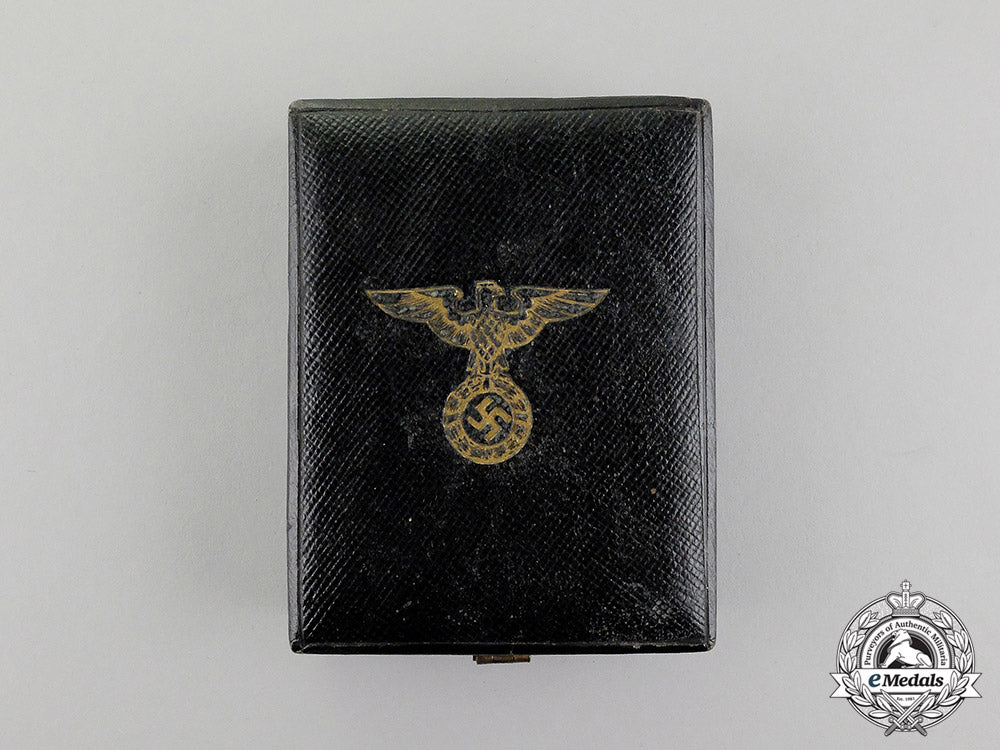 germany,_nsdap._a_gau_honor_badge_thüringen;_numbered_with_case_dd_3933