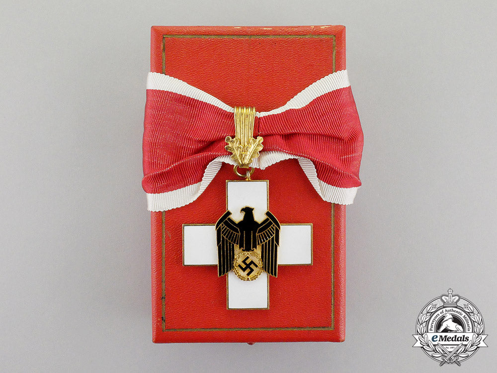 germany._a_german_social_welfare_decoration,1_st_class,_by_gebr._godet&_co.,_in_case_of_issue,_dd_5433