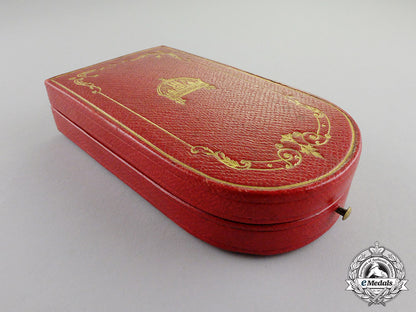 hungary._an_order_of_merit,2_nd_class_commander's_neck_badge(1935-1949),_in_case_of_issue_dd_5639
