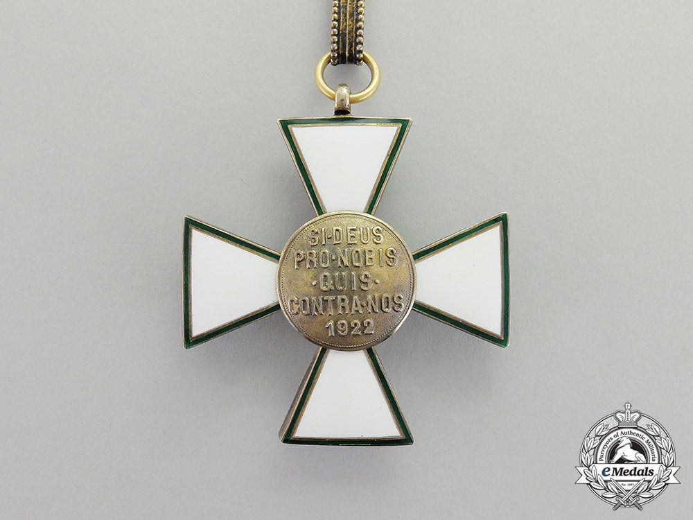 hungary._an_order_of_merit,2_nd_class_commander's_neck_badge(1935-1949),_in_case_of_issue_dd_5643