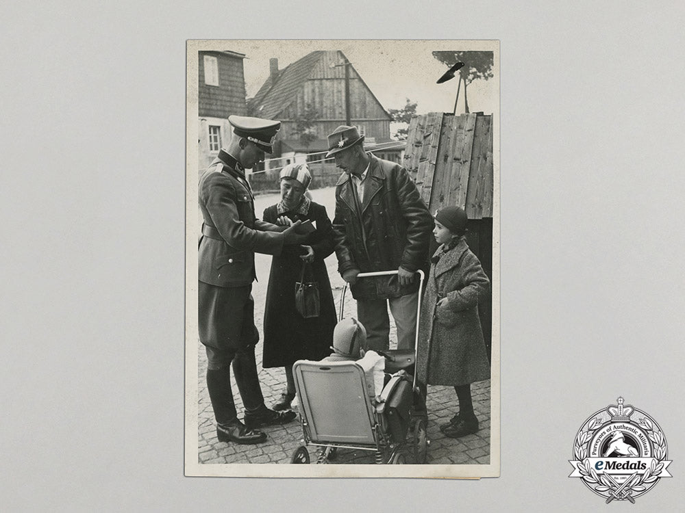 germany._a_collection_of_nine_customs_officials_photographs,_c.1938_dd_5716