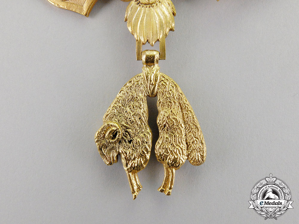 spain._an_order_of_the_golden_fleece,_collar_chain,_c.1970_dd_5859