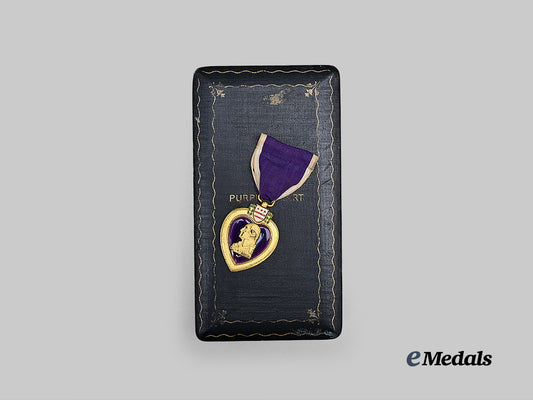 united_states._a_purple_heart_in_case,_numbered_e_medals__w8504_4