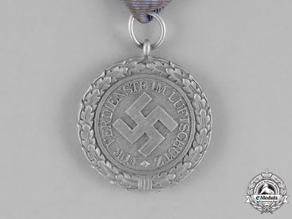 germany,_luftwaffe._an_air_raid_defence_medal,_second_class,_aluminum_version_dsc_0337