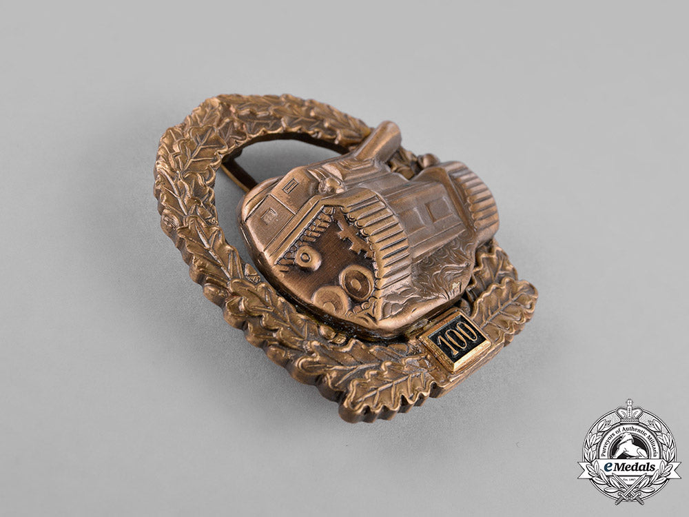 germany,_wehrmacht._a_special_grade_tank_assault_badge_for100_engagements,1957_version_dsc_0409