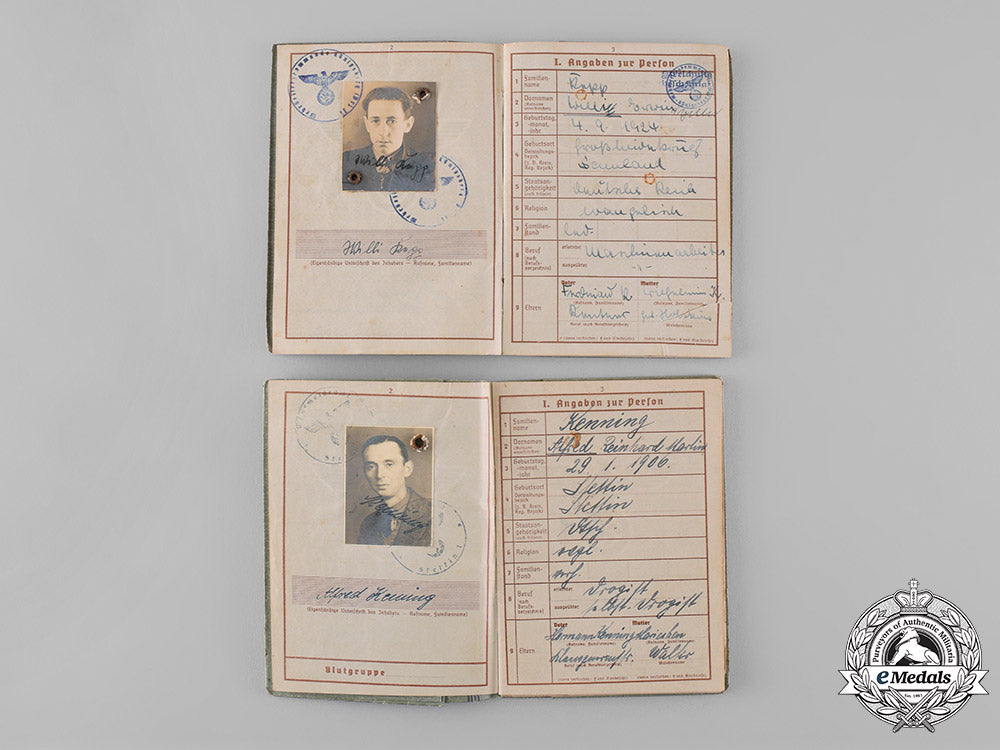 germany,_wehrmacht._a_pair_of_second_war_period_wehrpässe(_military_passports)_dsc_0655_1