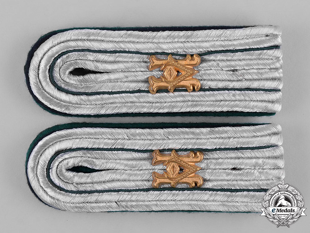 germany,_heer._a_set_of_heeresverwaltung_officer’s_uniform_rank_insignia_dsc_0816_1_1