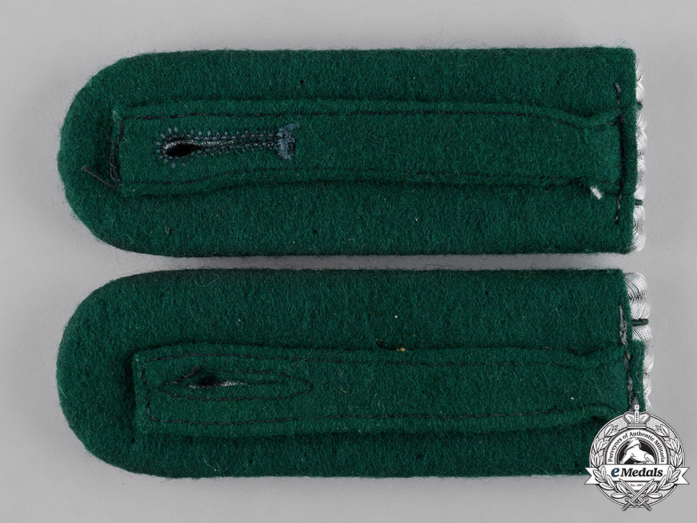germany,_heer._a_set_of_heeresverwaltung_officer’s_uniform_rank_insignia_dsc_0818_1_1