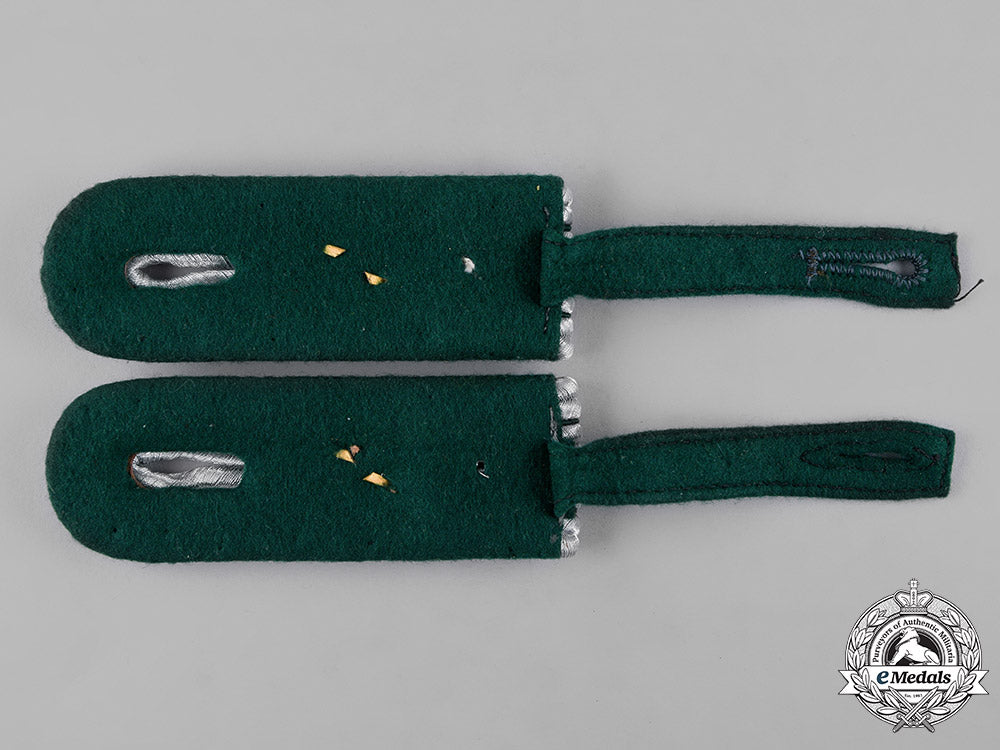 germany,_heer._a_set_of_heeresverwaltung_officer’s_uniform_rank_insignia_dsc_0820_1_1