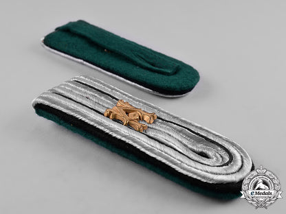 germany,_heer._a_set_of_heeresverwaltung_officer’s_uniform_rank_insignia_dsc_0822_1_1