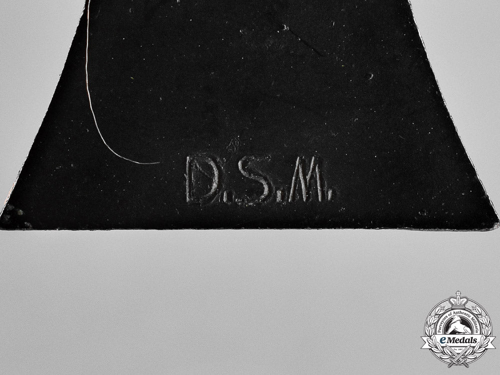 prussia,_state._a_grouping_of_a_widow’s_hindenburg_cross_and_a_centennial_medal_dsc_1396