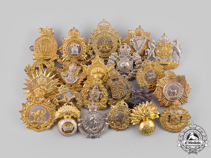 canada._a_lot_of_twenty-_two_cap_badges_and_glengarry_badges_dsc_1427_1