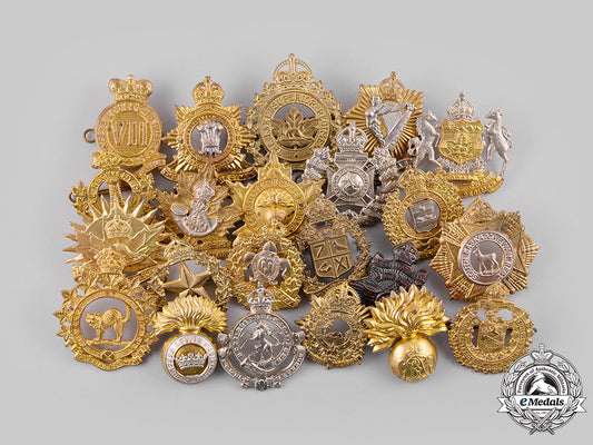 canada._a_lot_of_twenty-_two_cap_badges_and_glengarry_badges_dsc_1427_1