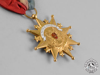 united_states._a_daughters_of_the_founders_and_patriots_of_america_membership_badge_in_gold_dsc_1454_1_1