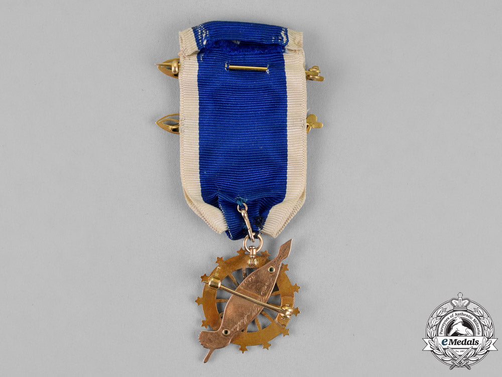 united_states._a_daughters_of_the_american_revolution_membership_badge_in_gold,_anna_van_wie_mosher_dsc_1485_1