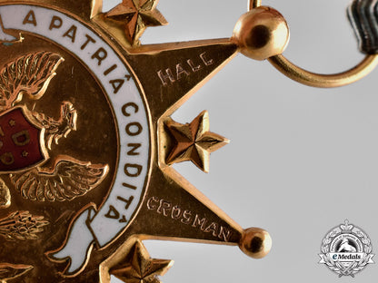 united_states._a_daughters_of_the_founders_and_patriots_of_america_membership_badge_in_gold_dsc_1521_1_2_1