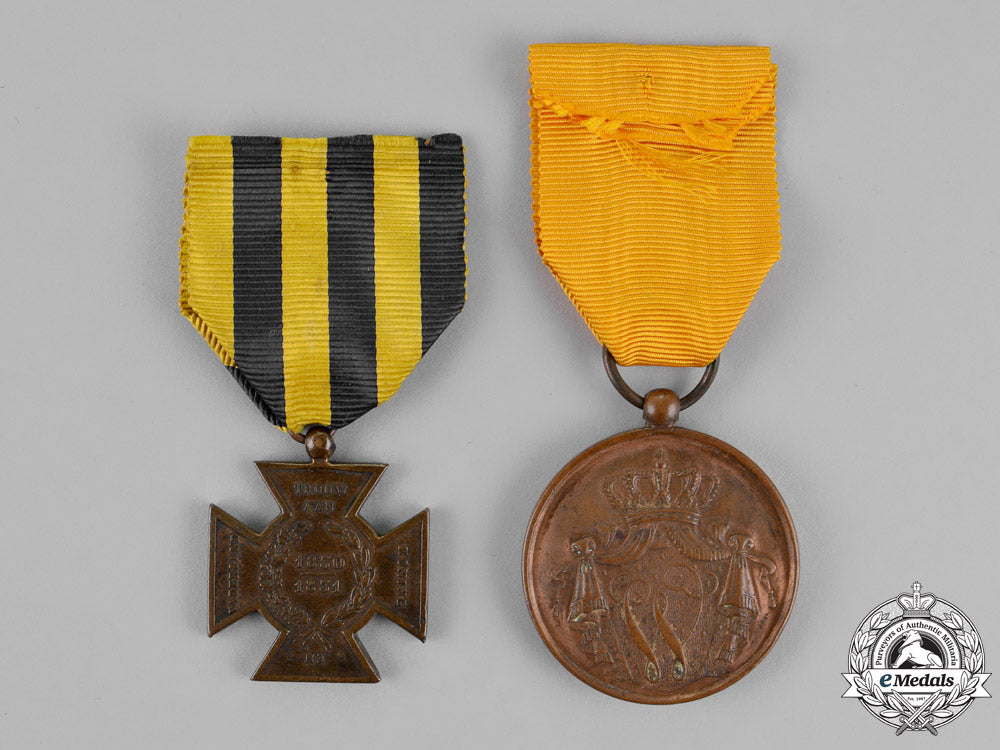 netherlands,_kingdom._two_medals&_decorations_dsc_1843