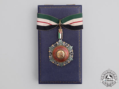 jordan._an_order_of_al_nahda;_commander3_rd_class,_with_case,_by_garrard&_co_ltd_dsc_2115