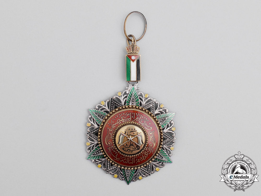 jordan._an_order_of_al_nahda;_commander3_rd_class,_with_case,_by_garrard&_co_ltd_dsc_2117