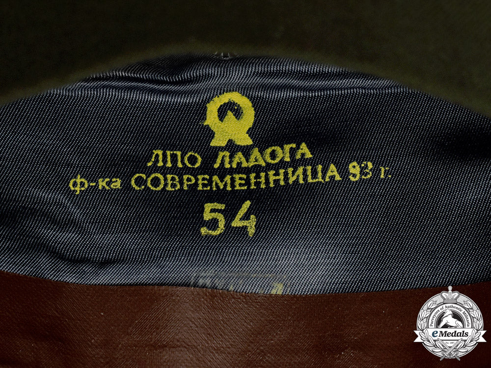 russia,_federation._a_pilotka_field_service_type_cap_with_vdv_eagle(_airborne)&_marines_badge_dsc_2376