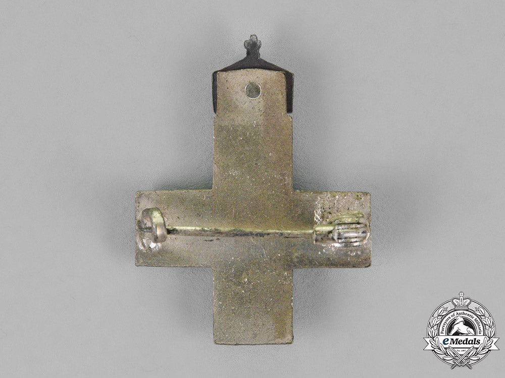 austria,_empire._a1915_red_cross_pin_dsc_2414
