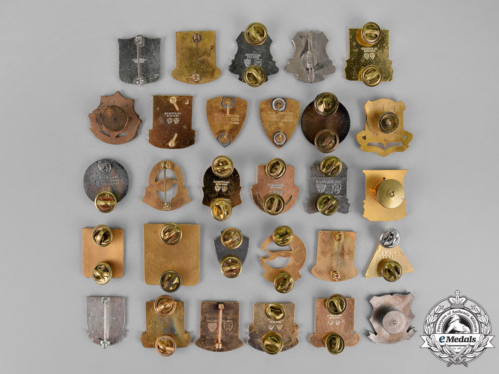 united_states._a_lot_of_twenty-_nine_regimental_insignia_badges_dsc_2679