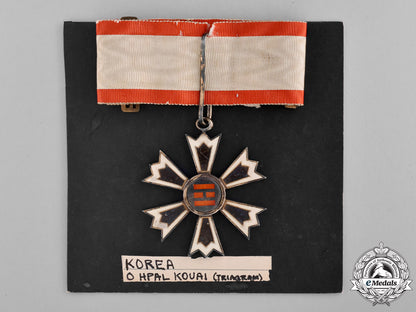 korea,_empire._an_order_of_the_eight_trigrams,_third_class_badge,_c.1910_dsc_2879