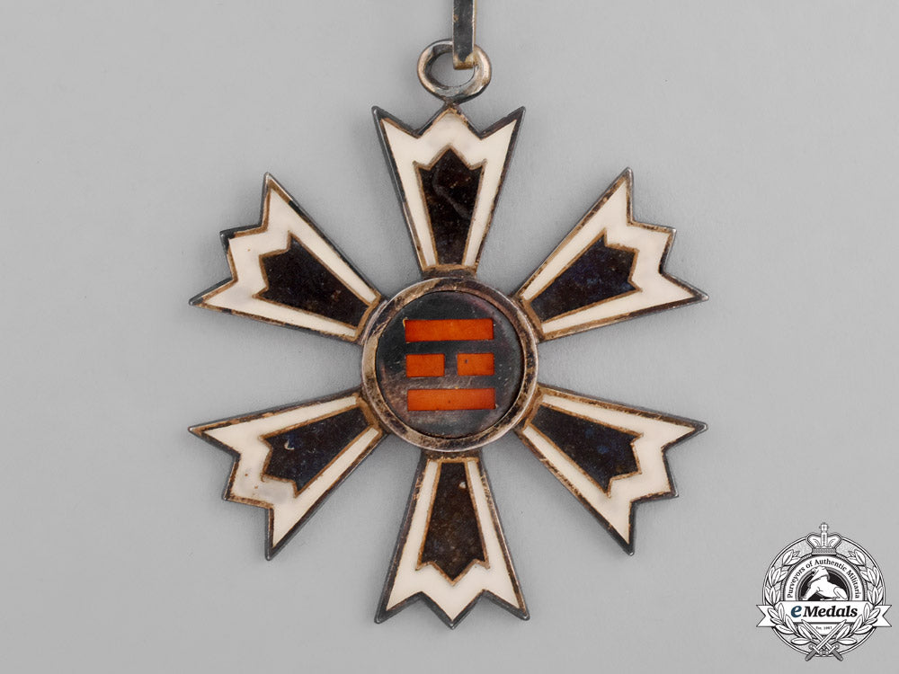 korea,_empire._an_order_of_the_eight_trigrams,_third_class_badge,_c.1910_dsc_2882