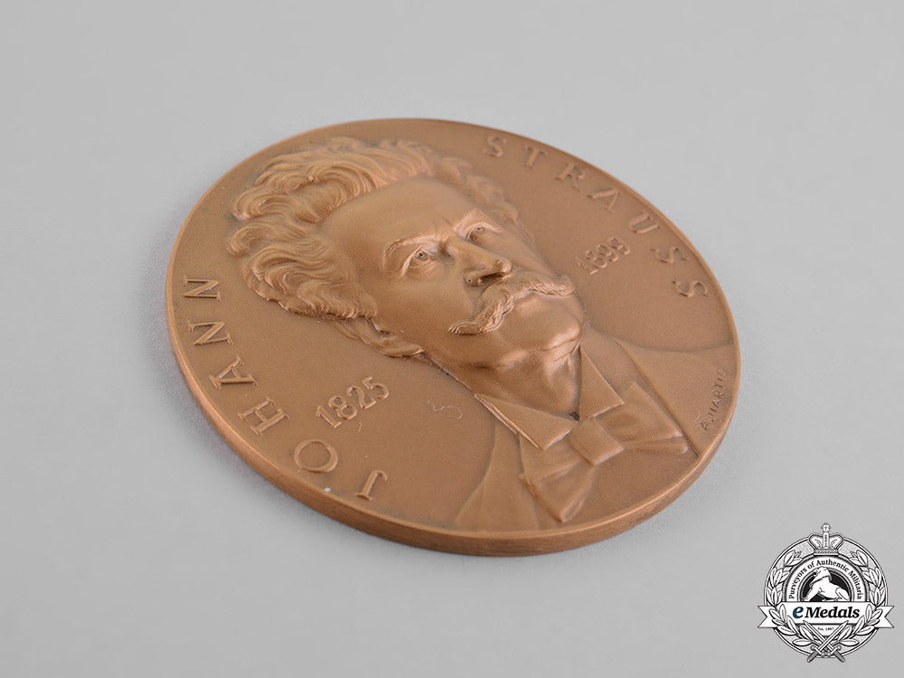 international._a_lot_of_five_commemorative_table_medals_dsc_4358