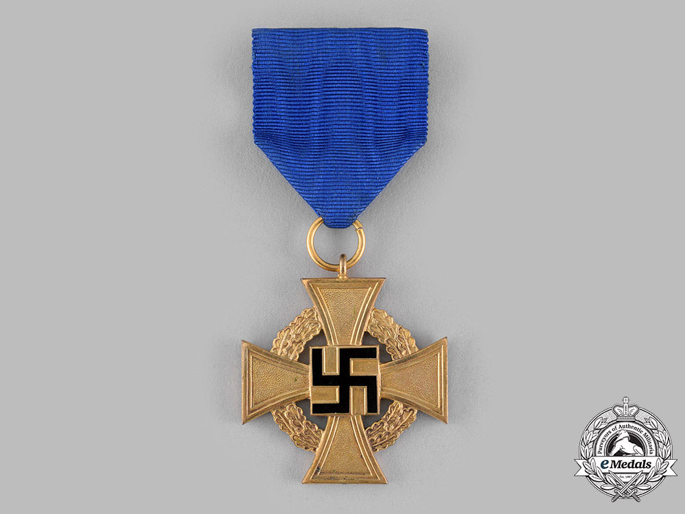 germany,_third_reich._a_civil_service40-_year_faithful_service_cross_with_case_dsc_4900_2_1