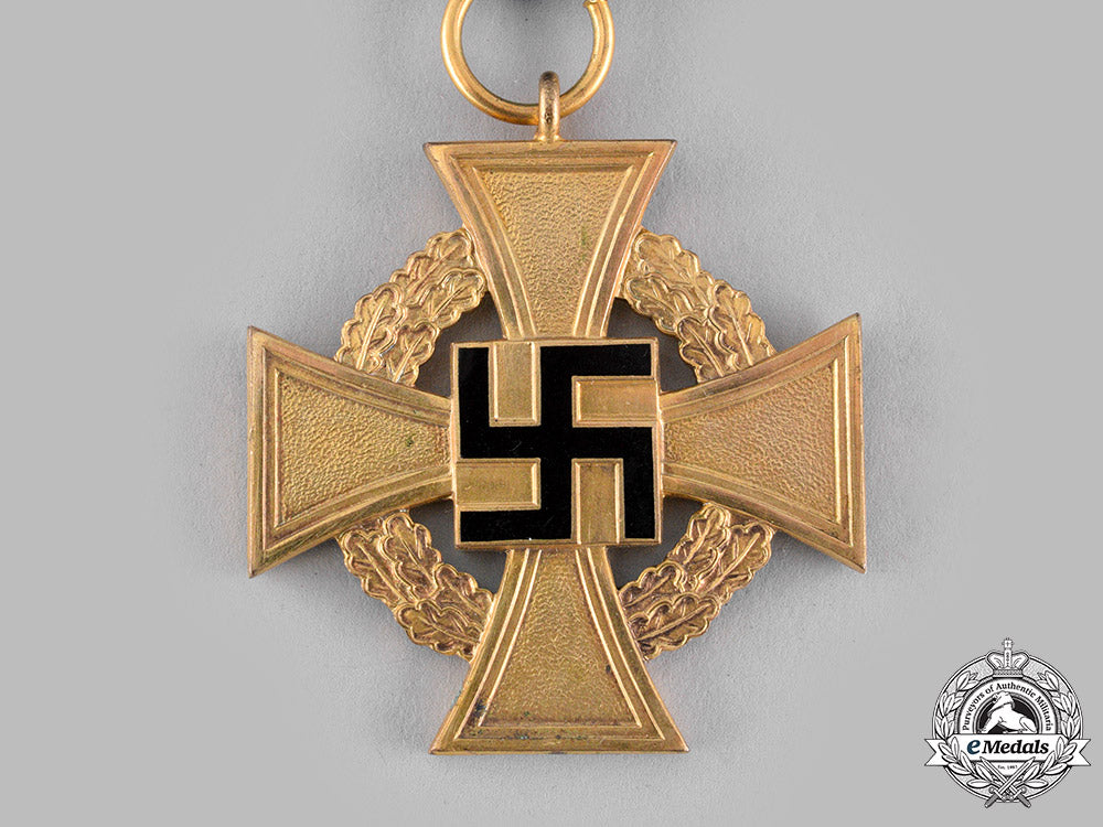 germany,_third_reich._a_civil_service40-_year_faithful_service_cross_with_case_dsc_4904_2_1