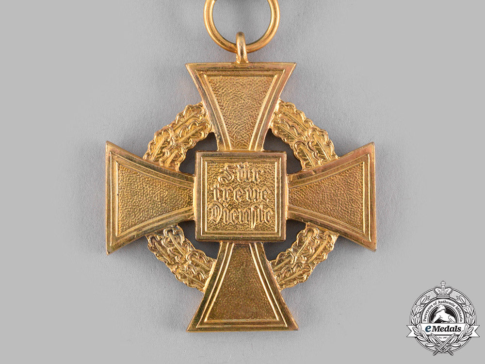 germany,_third_reich._a_civil_service40-_year_faithful_service_cross_with_case_dsc_4905_2_1