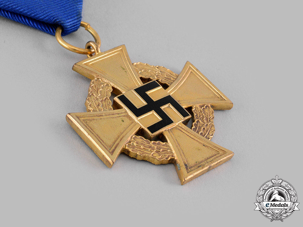 germany,_third_reich._a_civil_service40-_year_faithful_service_cross_with_case_dsc_4911_2_1
