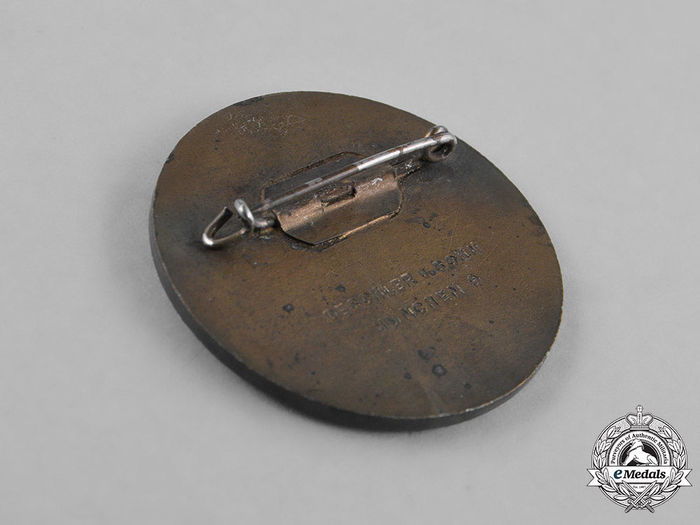 germany._a1936_nsdap_national_party_day_badge_by_deschler&_sohn_dsc_5167