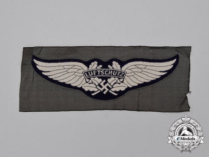 a_mint_and_unissued_german_rlb(_air_raid_protection_league)_luftschutz_insignia_dsc_5249_3_