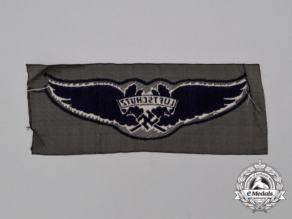 a_mint_and_unissued_german_rlb(_air_raid_protection_league)_luftschutz_insignia_dsc_5250_3_