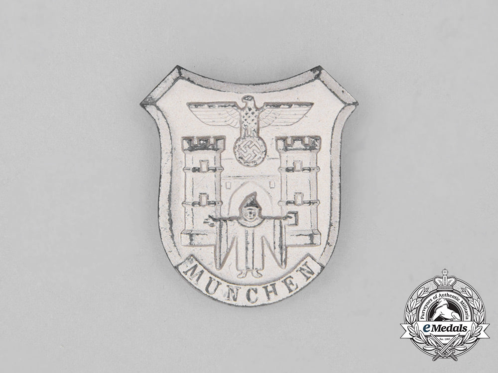 a_third_reich_period_german_whw_munich_donation_badge_dsc_6767_2_