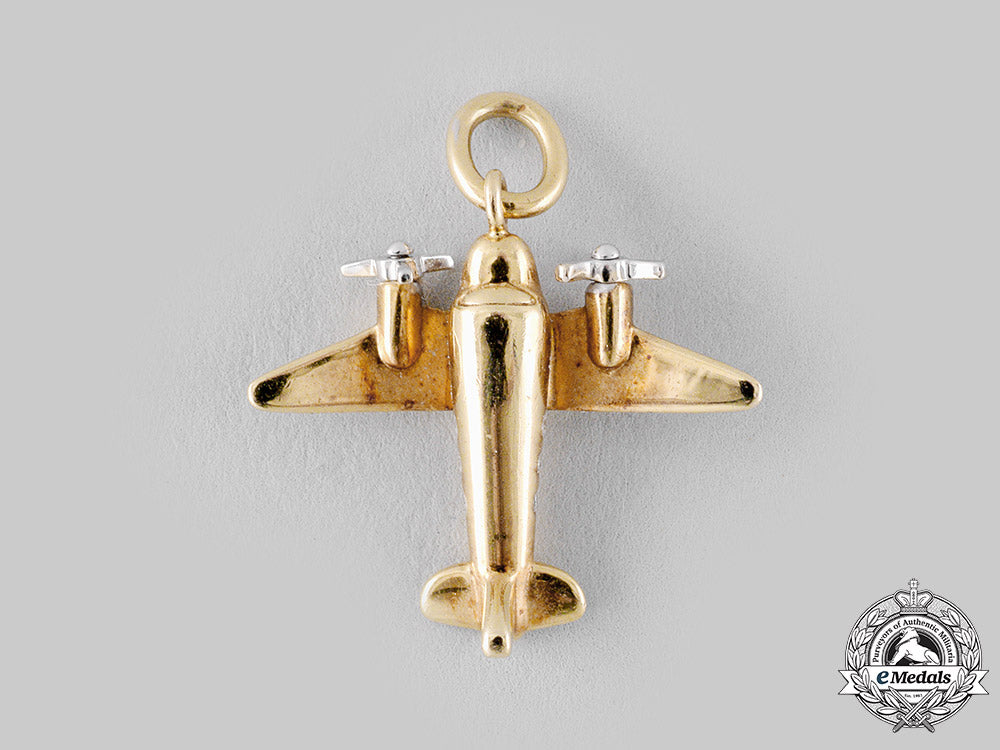 united_states._an_airplane_pendant_in18_k_gold_with_diamonds,_by_tiffany&_co._dsc_7108