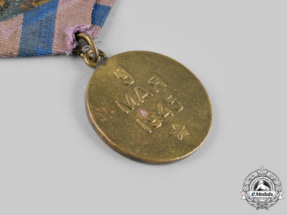 russia,_soviet_union._medal_for_the_liberation_of_prague1945_with_award_document_dsc_7444_2__m20_0628_1