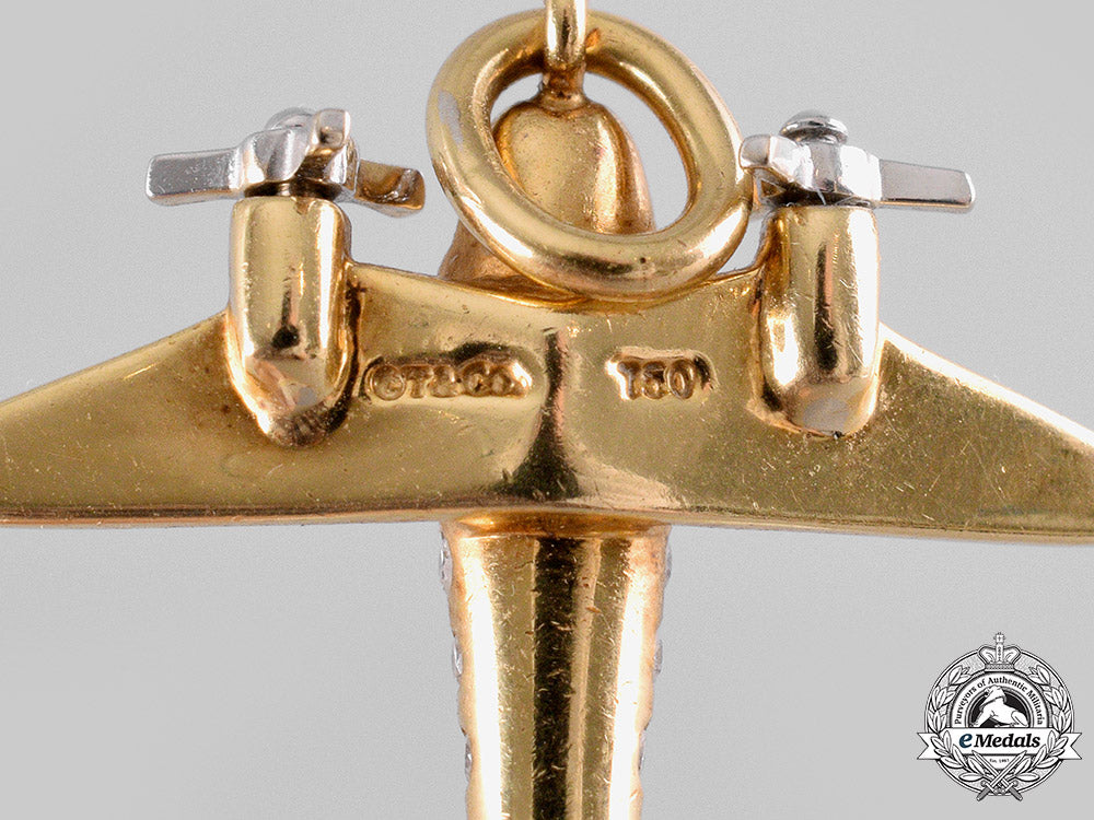 united_states._an_airplane_pendant_in18_k_gold_with_diamonds,_by_tiffany&_co._dsc_7870