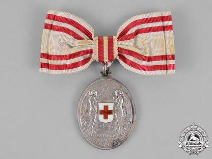 austria,_empire._an_honour_decoration_of_the_red_cross,_silver_grade,_on_a_lady’s_ribbon,_c.1915_dsc_8692