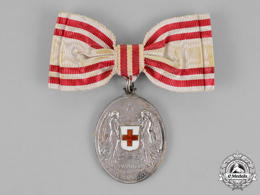 austria,_empire._an_honour_decoration_of_the_red_cross,_silver_grade,_on_a_lady’s_ribbon,_c.1915_dsc_8692