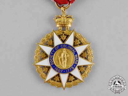 united_states._a_society_of_the_colonial_wars_membership_badge_in_gold,_c.1900_dsc_9270