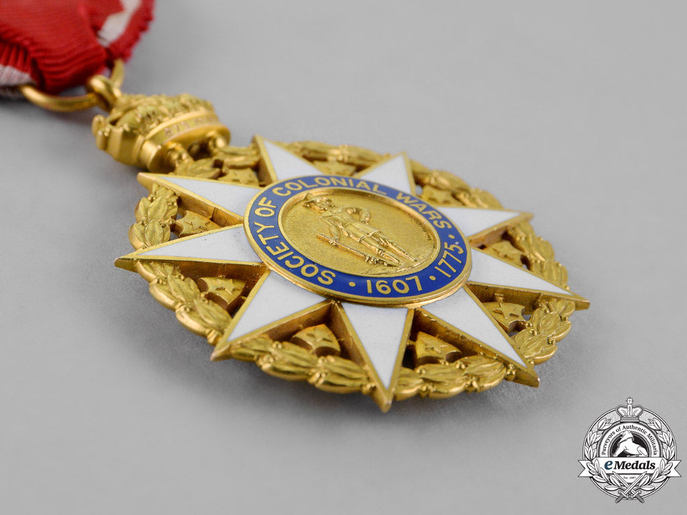 united_states._a_society_of_the_colonial_wars_membership_badge_in_gold,_c.1900_dsc_9277