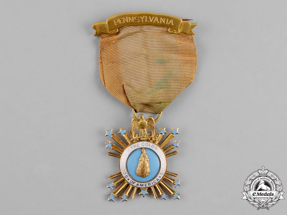 united_states._a_society_of_the_colonial_dames_of_america_badge,_mary_cecil_hall_crosman,_c.1901_dsc_9317