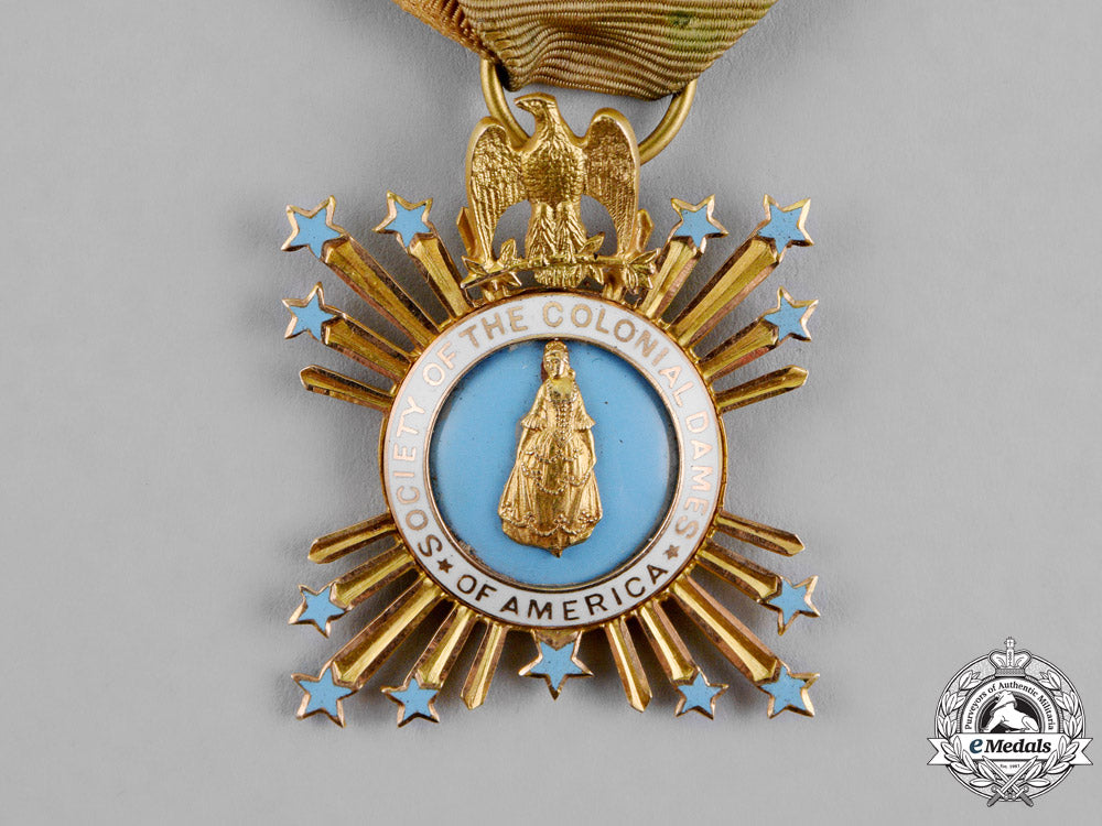united_states._a_society_of_the_colonial_dames_of_america_badge,_mary_cecil_hall_crosman,_c.1901_dsc_9320